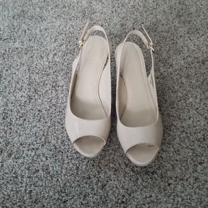 Ladies beige shoes